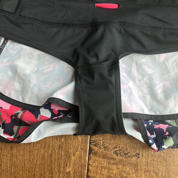 Lululemon shorts. - Picture 5 of 5